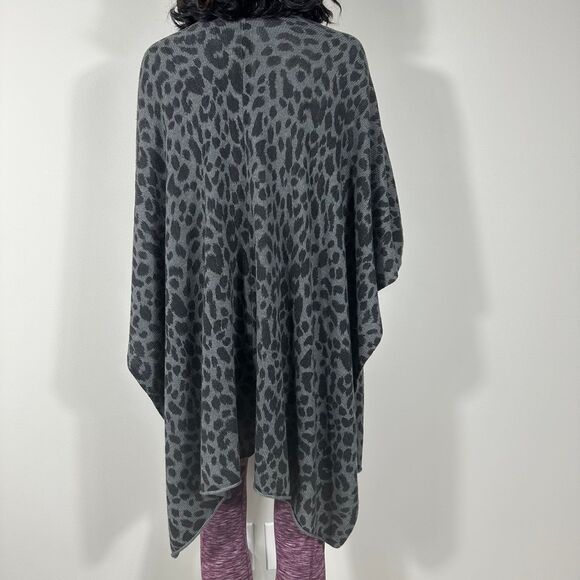 NWT Tommy Bahama Poncho Sweater Women OS Black Gray Poly/Wool Blend Animal Print - Picture 4 of 11